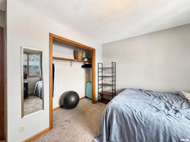 101 REGENT Court, East Peoria, IL 61611