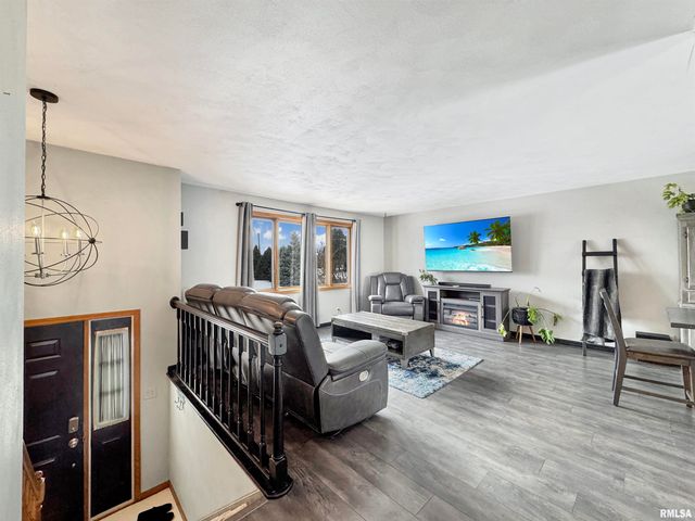 101 REGENT Court, East Peoria, IL 61611