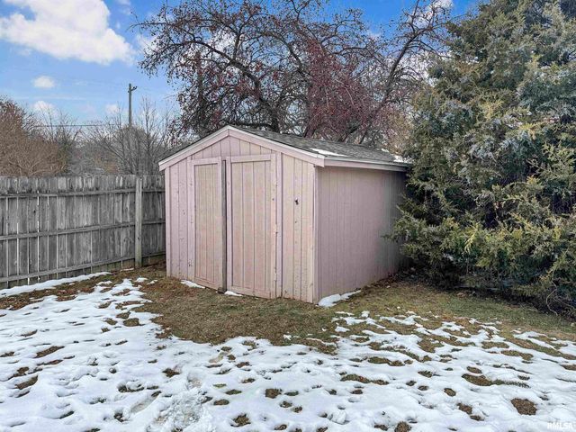 101 REGENT Court, East Peoria, IL 61611