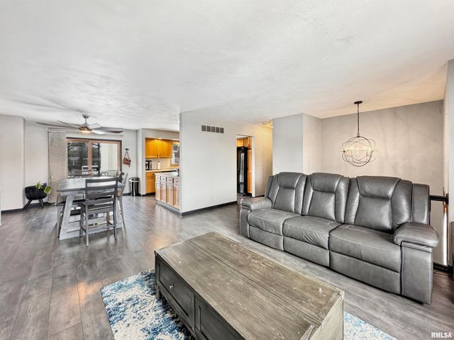 101 REGENT Court, East Peoria, IL 61611