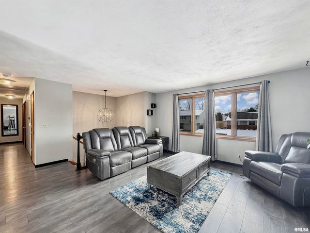 101 REGENT Court, East Peoria, IL 61611