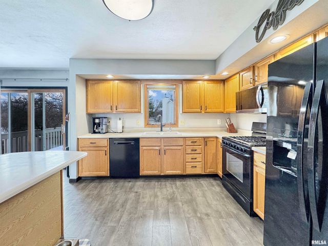 101 REGENT Court, East Peoria, IL 61611