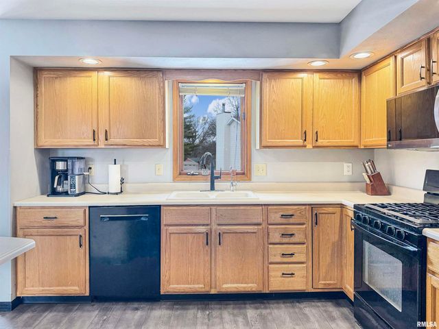 101 REGENT Court, East Peoria, IL 61611