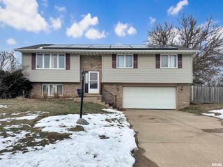 101 REGENT Court, East Peoria, IL 61611