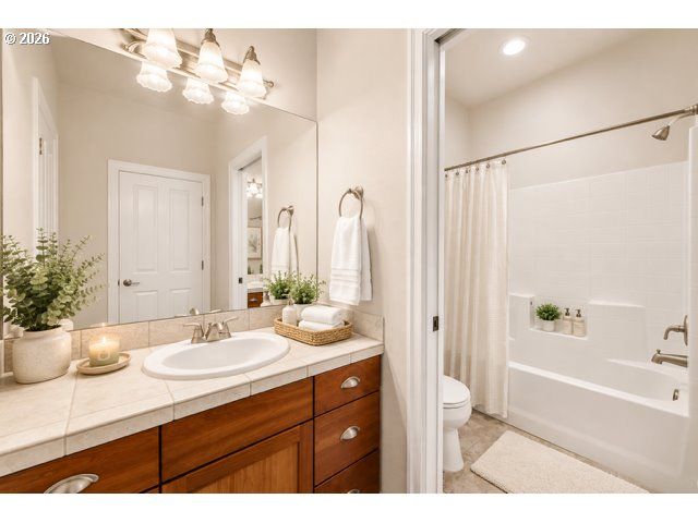 12207 Ne 241ST Ct, Brush Prairie, WA 98606