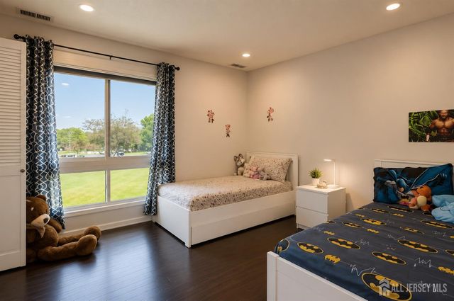 262 Willowbrook Drive, North Brunswick, NJ 08902