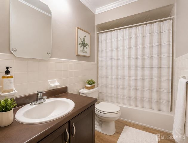 262 Willowbrook Drive, North Brunswick, NJ 08902