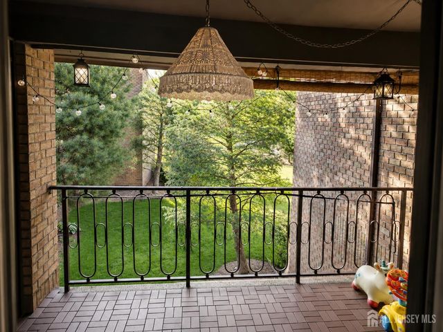 262 Willowbrook Drive, North Brunswick, NJ 08902