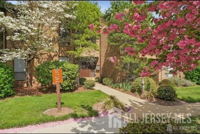 262 Willowbrook Drive, North Brunswick, NJ 08902