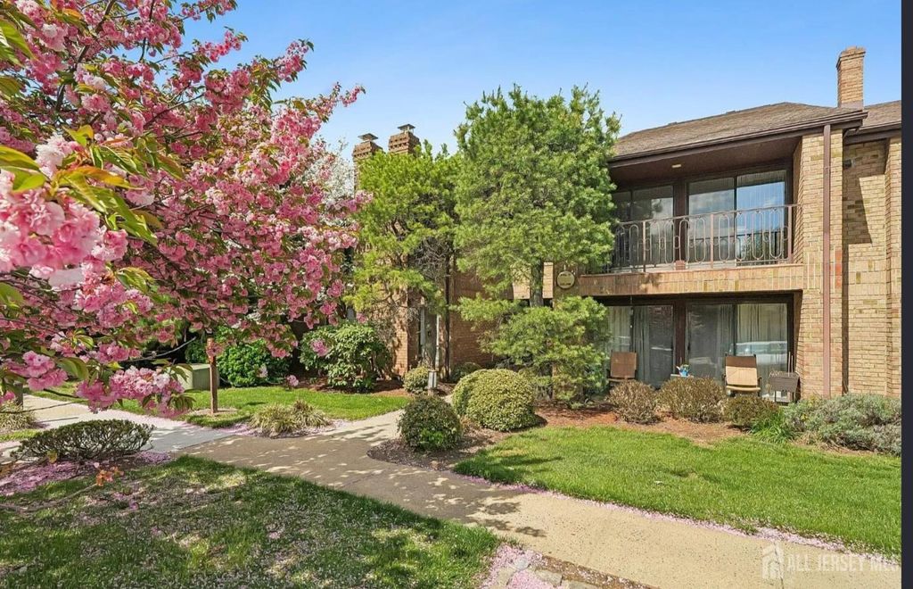 262 Willowbrook Drive, North Brunswick, NJ 08902