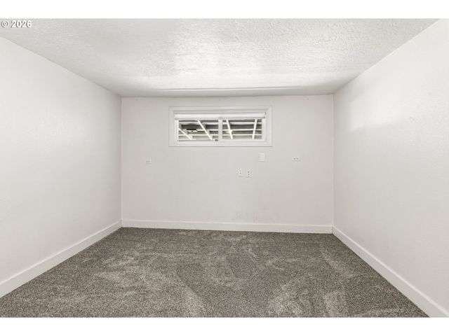 1821 NICHOLS Blvd, Longview, WA 98632