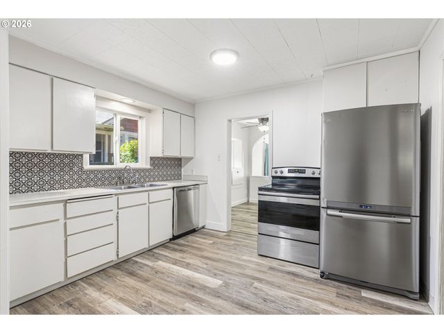 1821 NICHOLS Blvd, Longview, WA 98632
