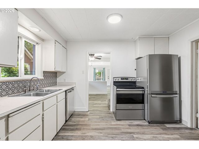 1821 NICHOLS Blvd, Longview, WA 98632