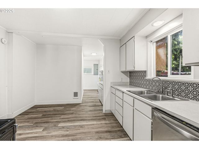 1821 NICHOLS Blvd, Longview, WA 98632
