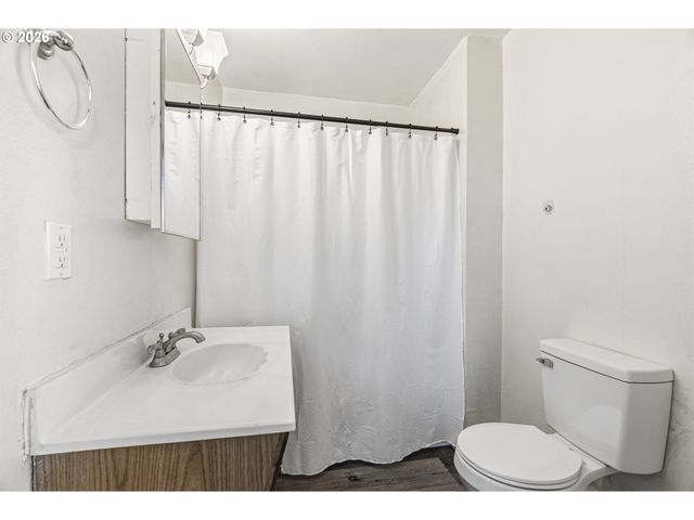 1821 NICHOLS Blvd, Longview, WA 98632