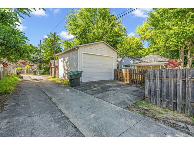 1821 NICHOLS Blvd, Longview, WA 98632