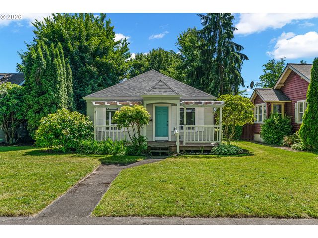 1821 NICHOLS Blvd, Longview, WA 98632