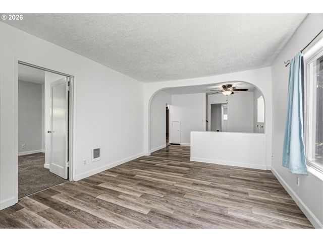 1821 NICHOLS Blvd, Longview, WA 98632