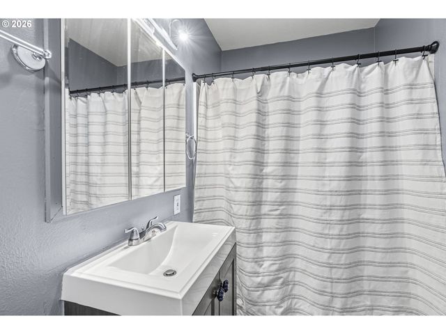 1821 NICHOLS Blvd, Longview, WA 98632