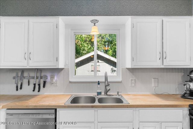2709 Greenbriar Avenue, Lansing, MI 48912