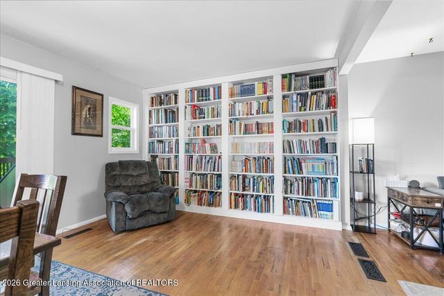 2709 Greenbriar Avenue, Lansing, MI 48912