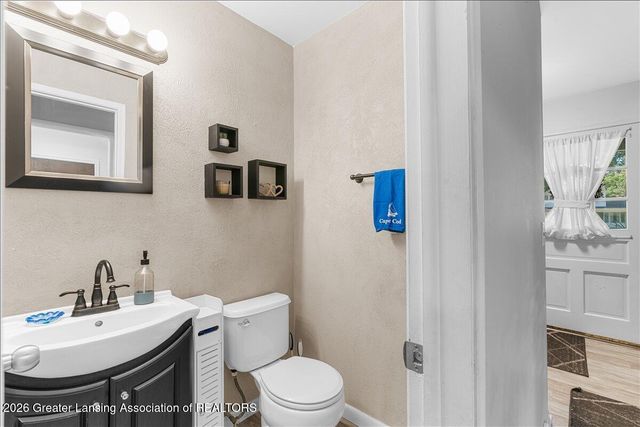 2709 Greenbriar Avenue, Lansing, MI 48912