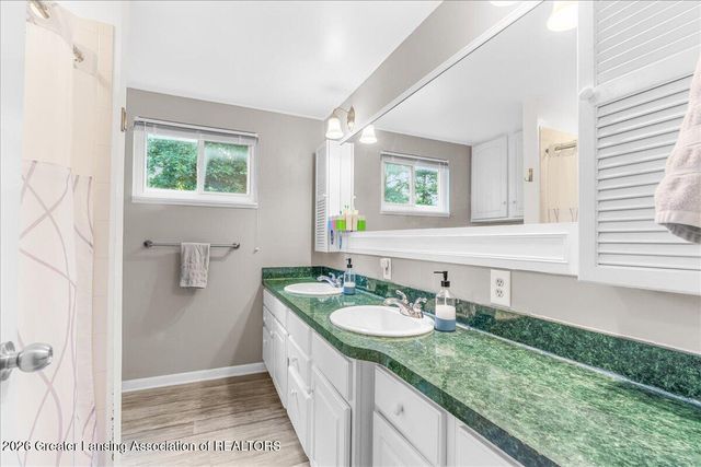 2709 Greenbriar Avenue, Lansing, MI 48912