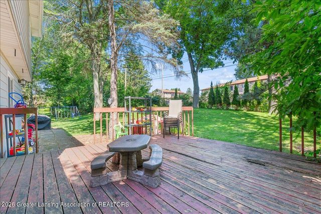2709 Greenbriar Avenue, Lansing, MI 48912