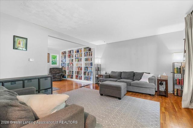2709 Greenbriar Avenue, Lansing, MI 48912