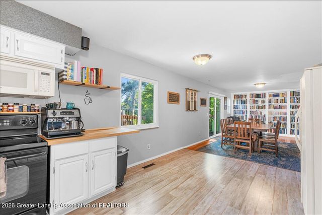 2709 Greenbriar Avenue, Lansing, MI 48912