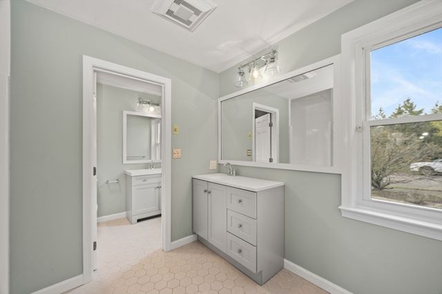 20 Blacksmith Way, Saugus, MA 01906