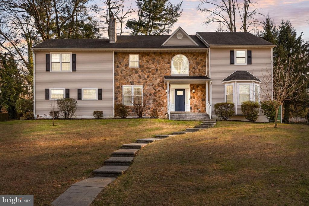 22 BROOKDALE DR, Cherry Hill, NJ 08034