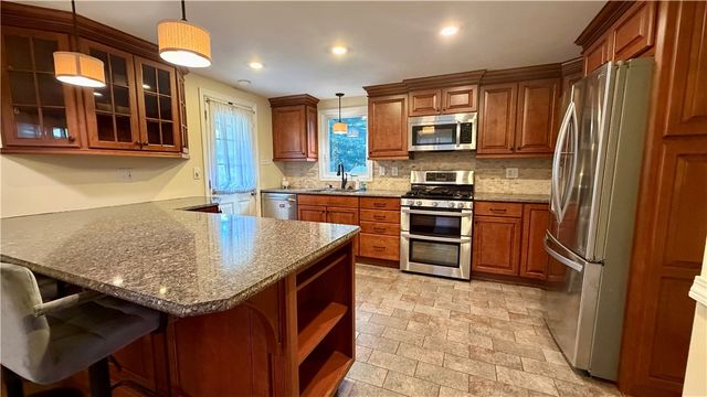 307 Garlow Dr, Penn Hills, PA 15235