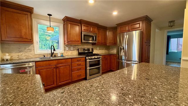 307 Garlow Dr, Penn Hills, PA 15235