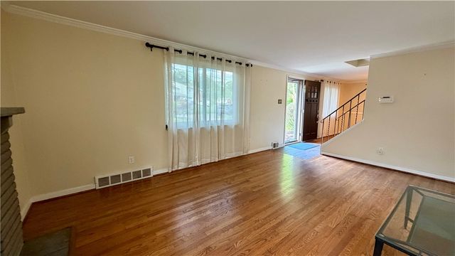 307 Garlow Dr, Penn Hills, PA 15235