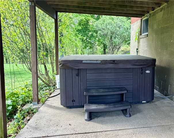 307 Garlow Dr, Penn Hills, PA 15235