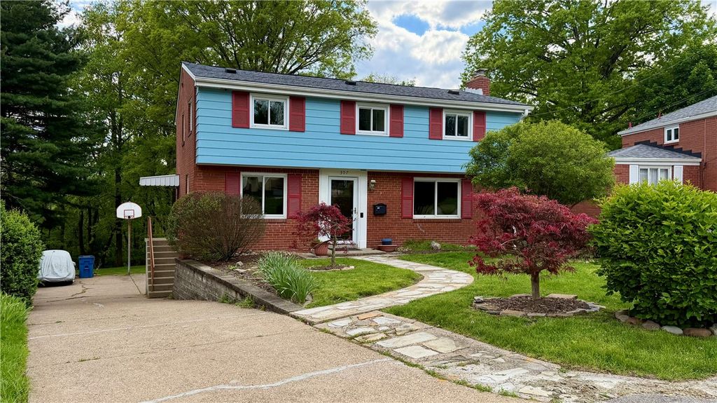 307 Garlow Dr, Penn Hills, PA 15235