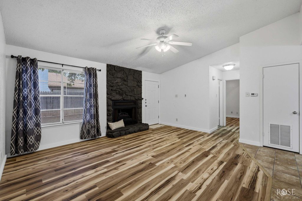 Image 3 of property listing at 3819 Green Meadow Drive D, San Angelo, TX 76904
