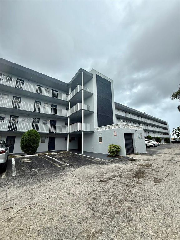 445 NE 195th Street 429, Miami, FL 33179
