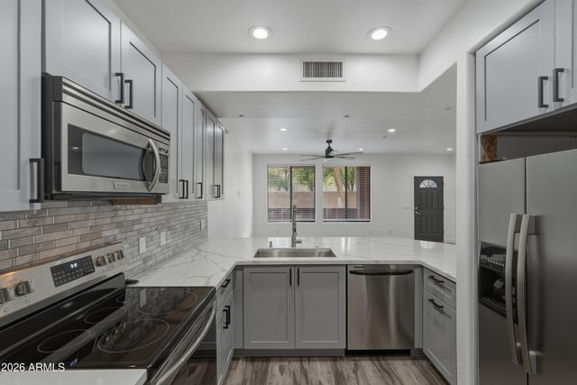 21655 N 36TH Avenue 119, Glendale, AZ 85308