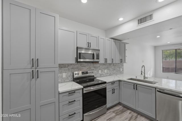 21655 N 36TH Avenue 119, Glendale, AZ 85308