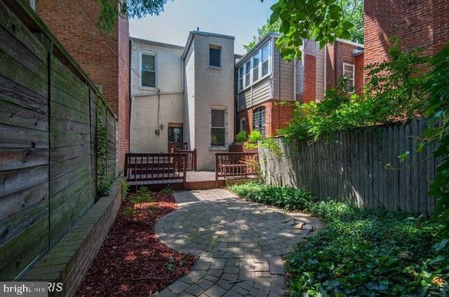 330 11TH ST SE, Washington, DC 20003