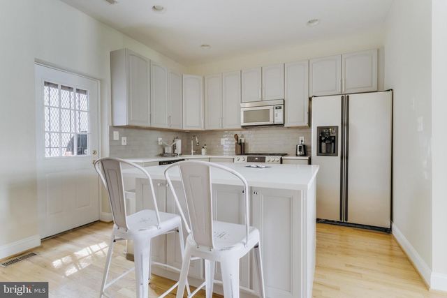 330 11TH ST SE, Washington, DC 20003