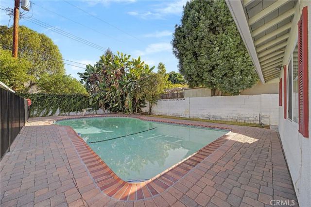 621 E Cypress Avenue, Glendora, CA 91741