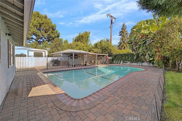 621 E Cypress Avenue, Glendora, CA 91741