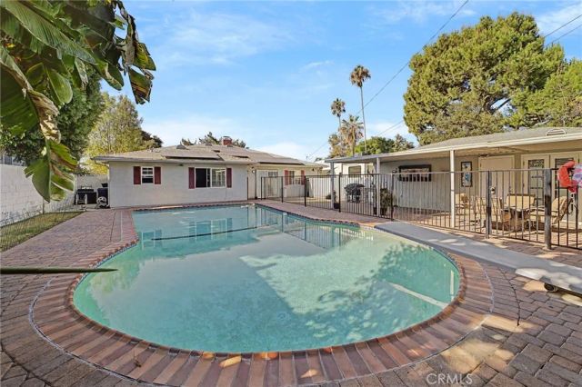 621 E Cypress Avenue, Glendora, CA 91741