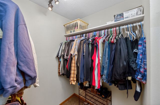 9012 Telford Circle, Johnston, IA 50131