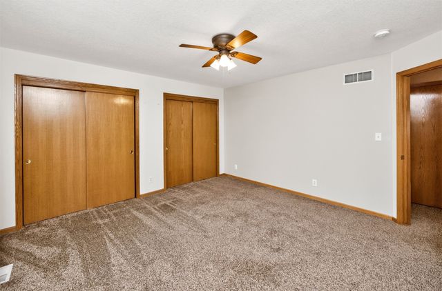 9012 Telford Circle, Johnston, IA 50131