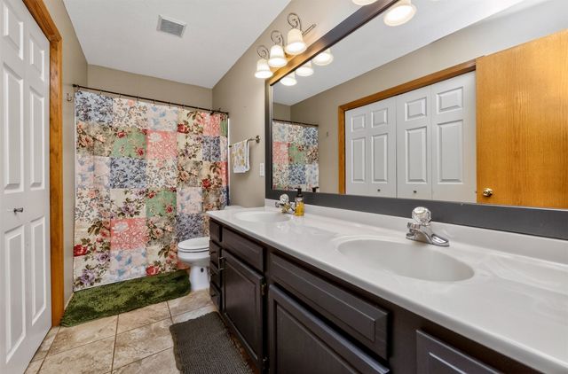 9012 Telford Circle, Johnston, IA 50131