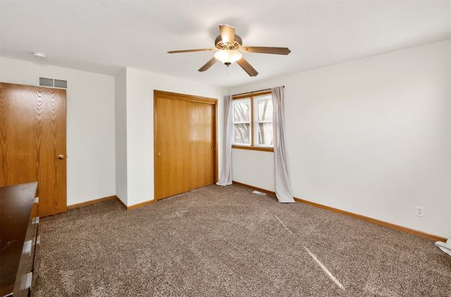 9012 Telford Circle, Johnston, IA 50131